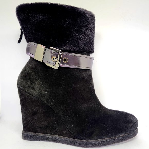 Stuart Weitzman Women's Black Wedge Boot W/Fur Trim & Buckle Strap Size 8.5 - Picture 1 of 9